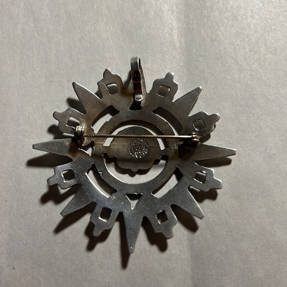 Vintage 925 sterling signature Silver Medallion & Pin - Picture 2 of 2